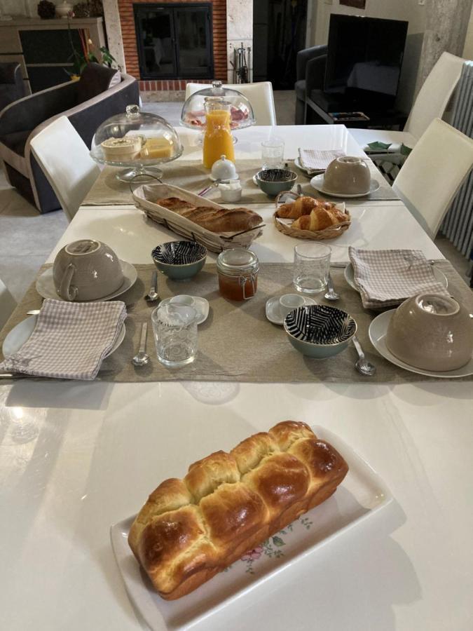 LA MAISON DE TRIBOULET Chambres et table d'hôtes Pocé-sur-Cisse Extérieur photo
