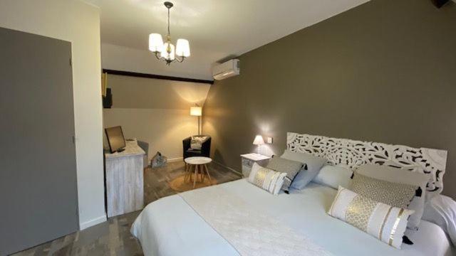 LA MAISON DE TRIBOULET Chambres et table d'hôtes Pocé-sur-Cisse Extérieur photo